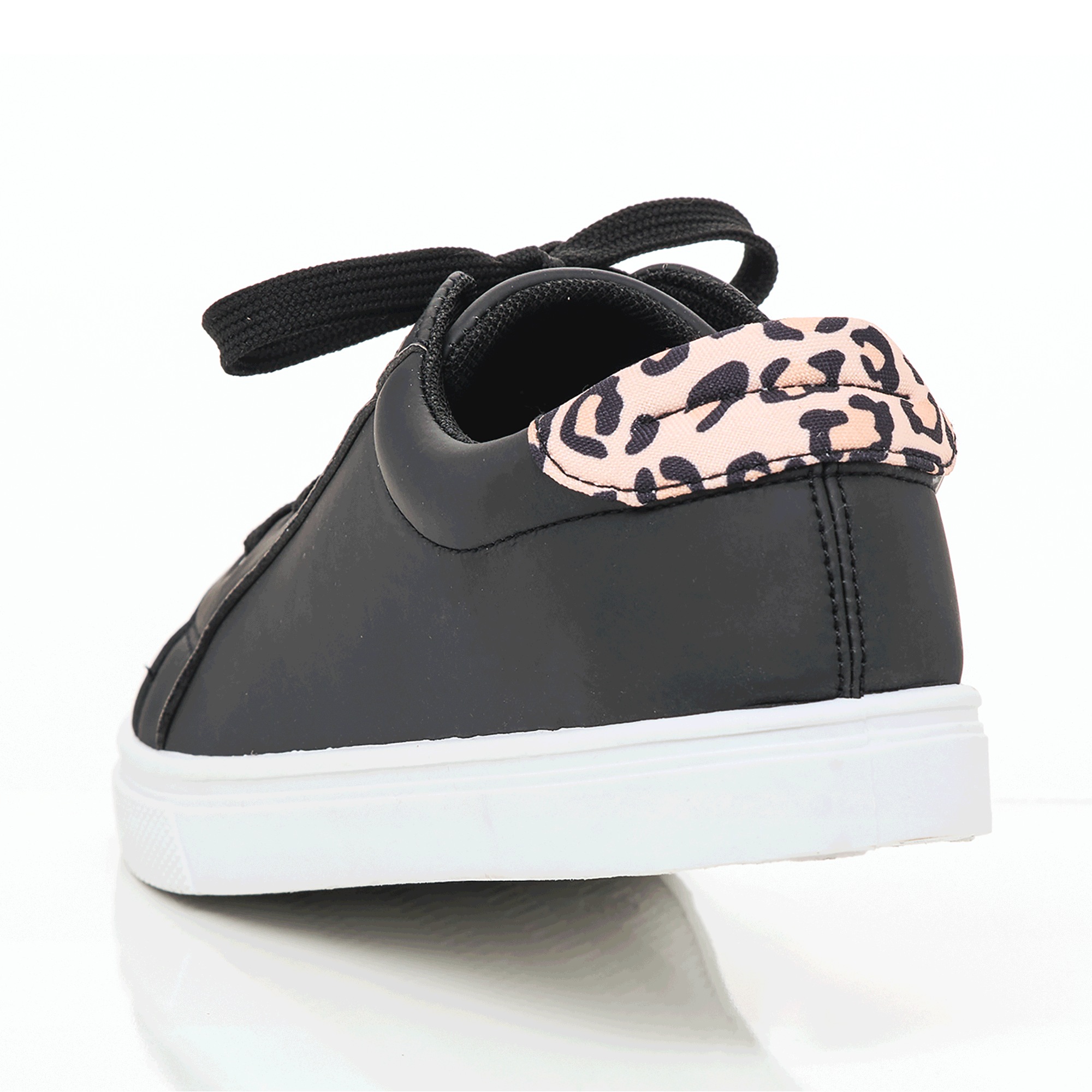 Women's Contrast Trim Sneaker
