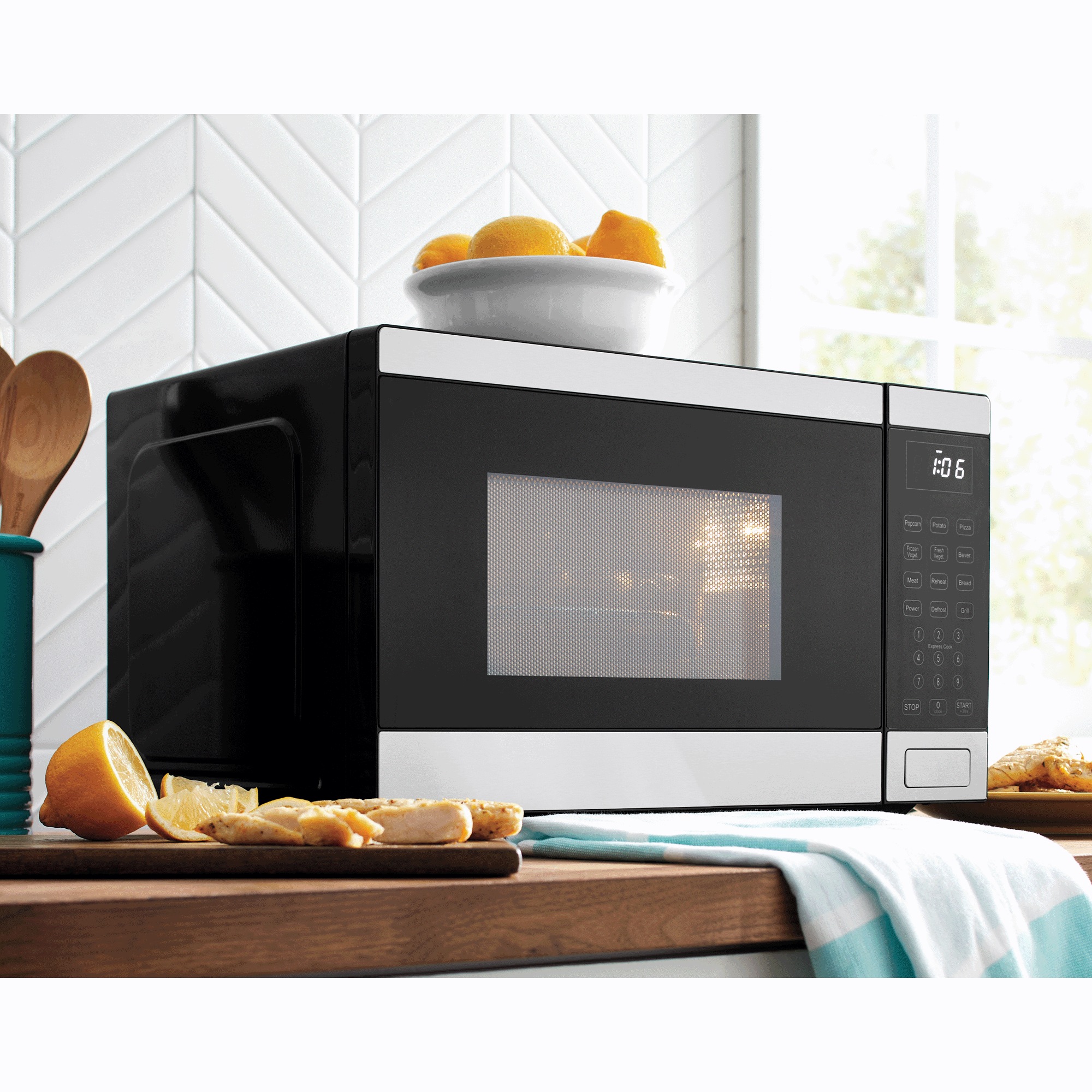 Ginny’s 0.9 cu. ft. 3-in-1 Grilling Microwave