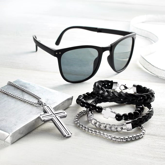 Men's Pendant, Bracelet & Sunglasses Set 1 Men's Pendant, Bracelet & Sunglasses Set