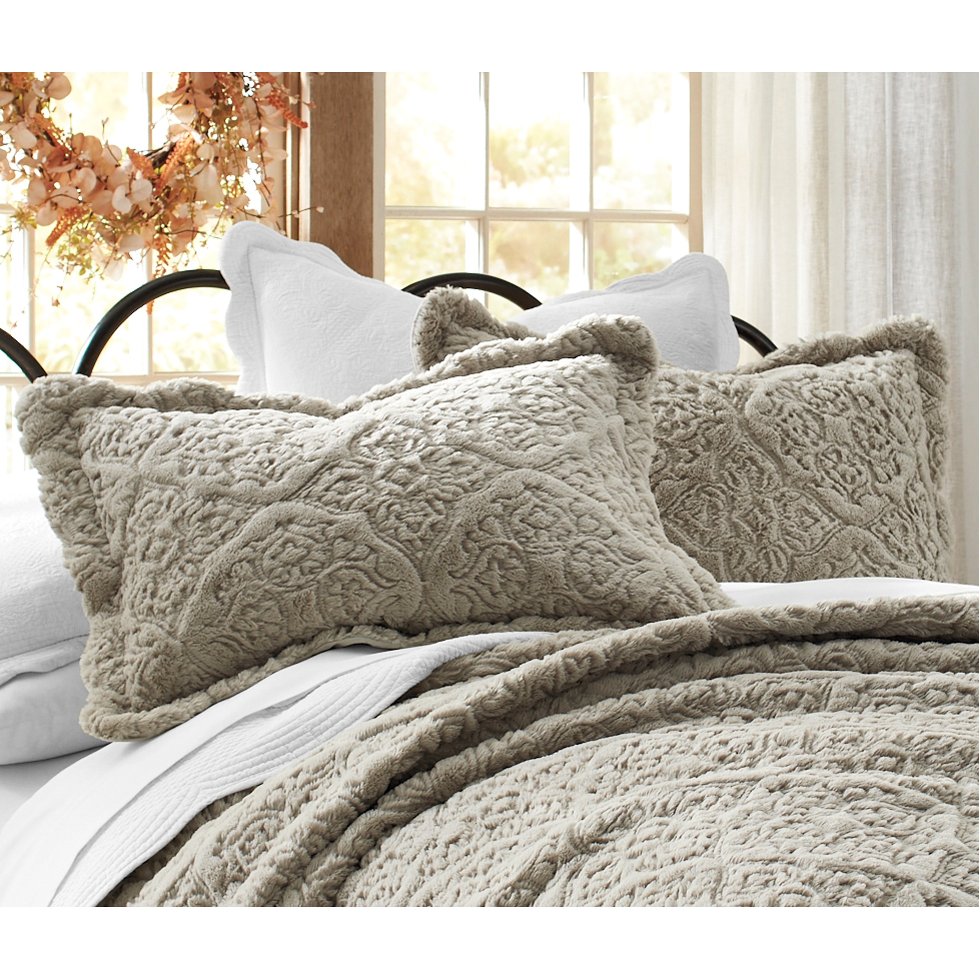 Faux-Fur Oversized Quilt and Sham 3 Faux-Fur Oversized Quilt and Sham