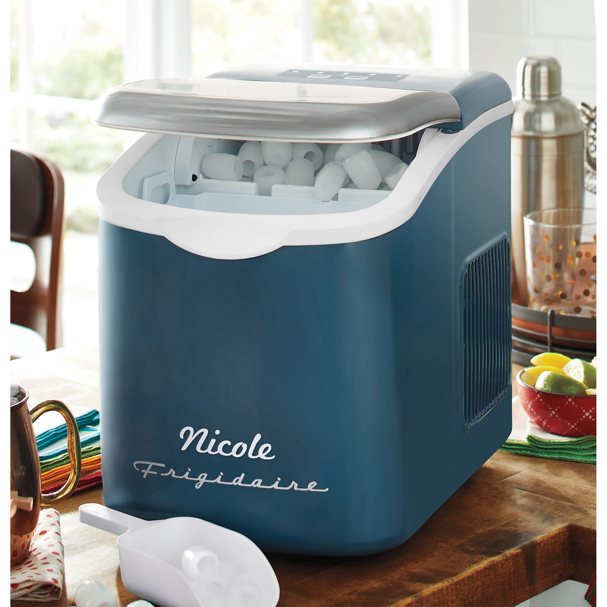Frigidaire Personalized Retro 26-lb. Ice Maker 3 Frigidaire Personalized Retro 26-lb. Ice Maker