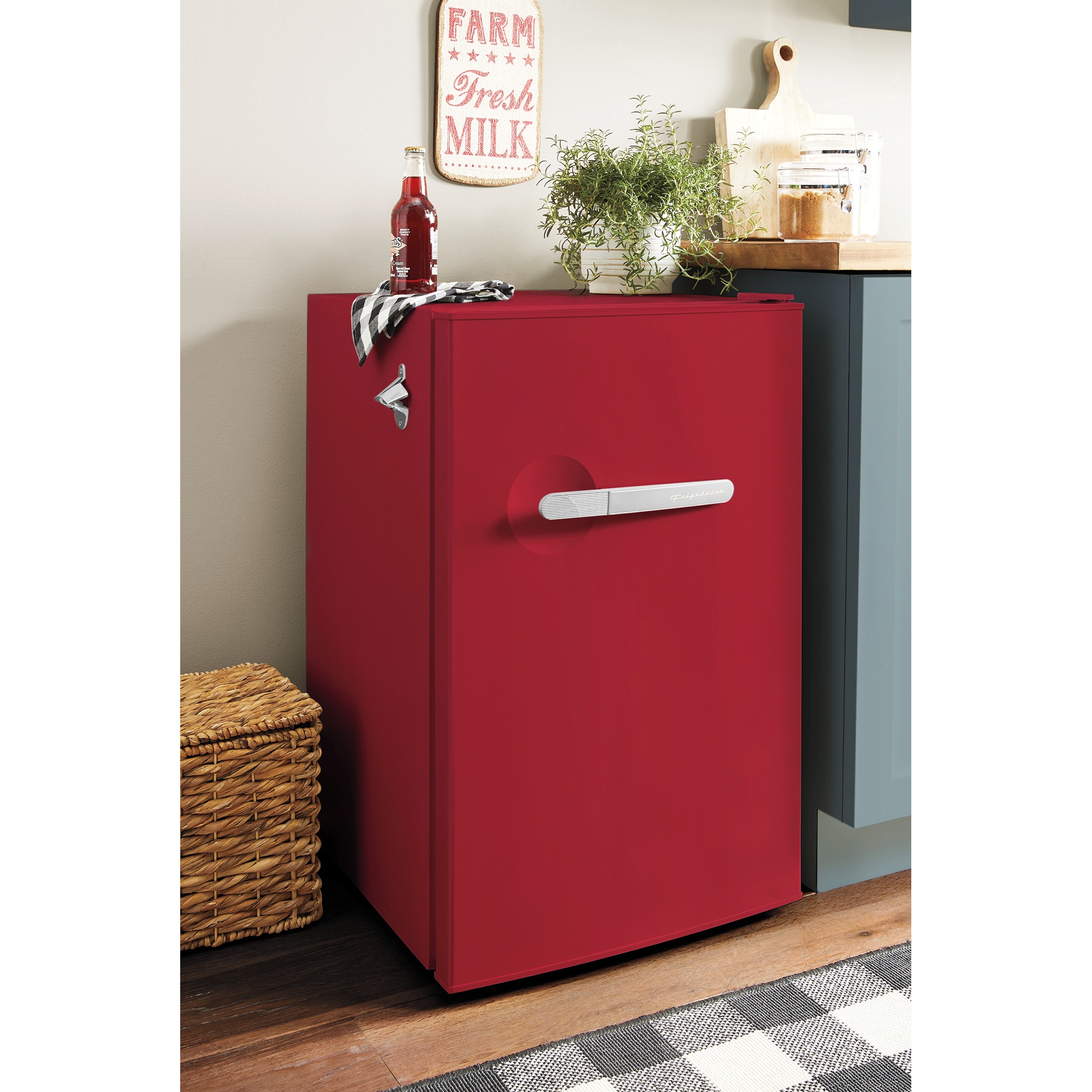 Frigidaire 3.2 cu. ft. Retro Fridge
