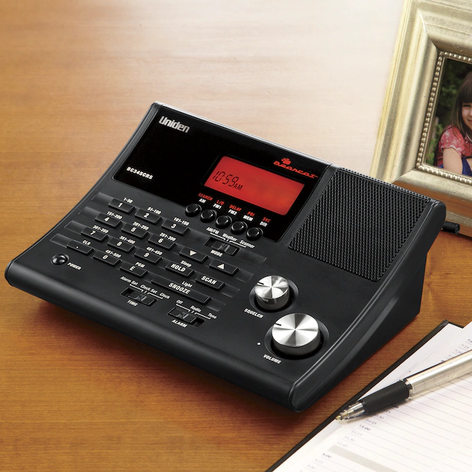 Multiband Emergency/Amateur Radio Scanner by Uniden