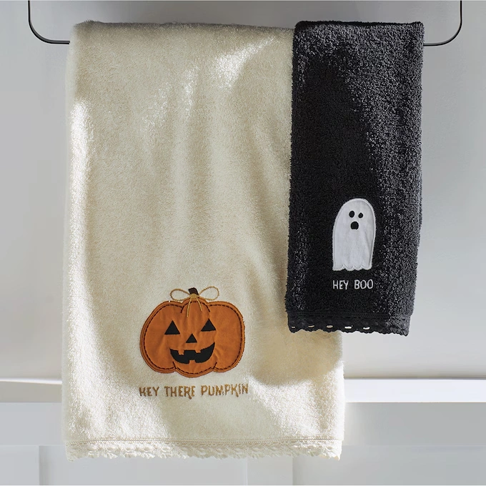 Halloween 2-Piece Bath Towel Set 1 Halloween 2-Piece Bath Towel Set