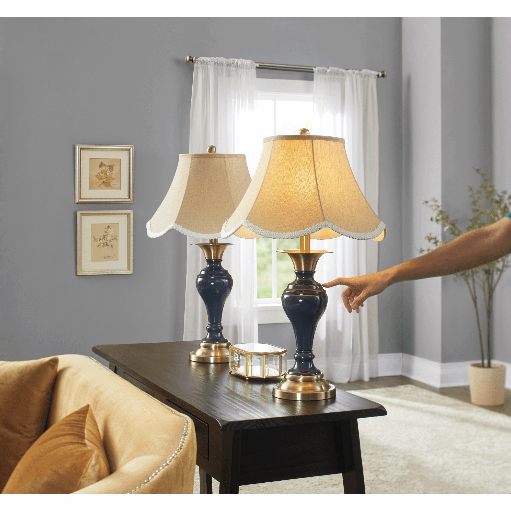 Set of 2 Scalloped Touch Lamps