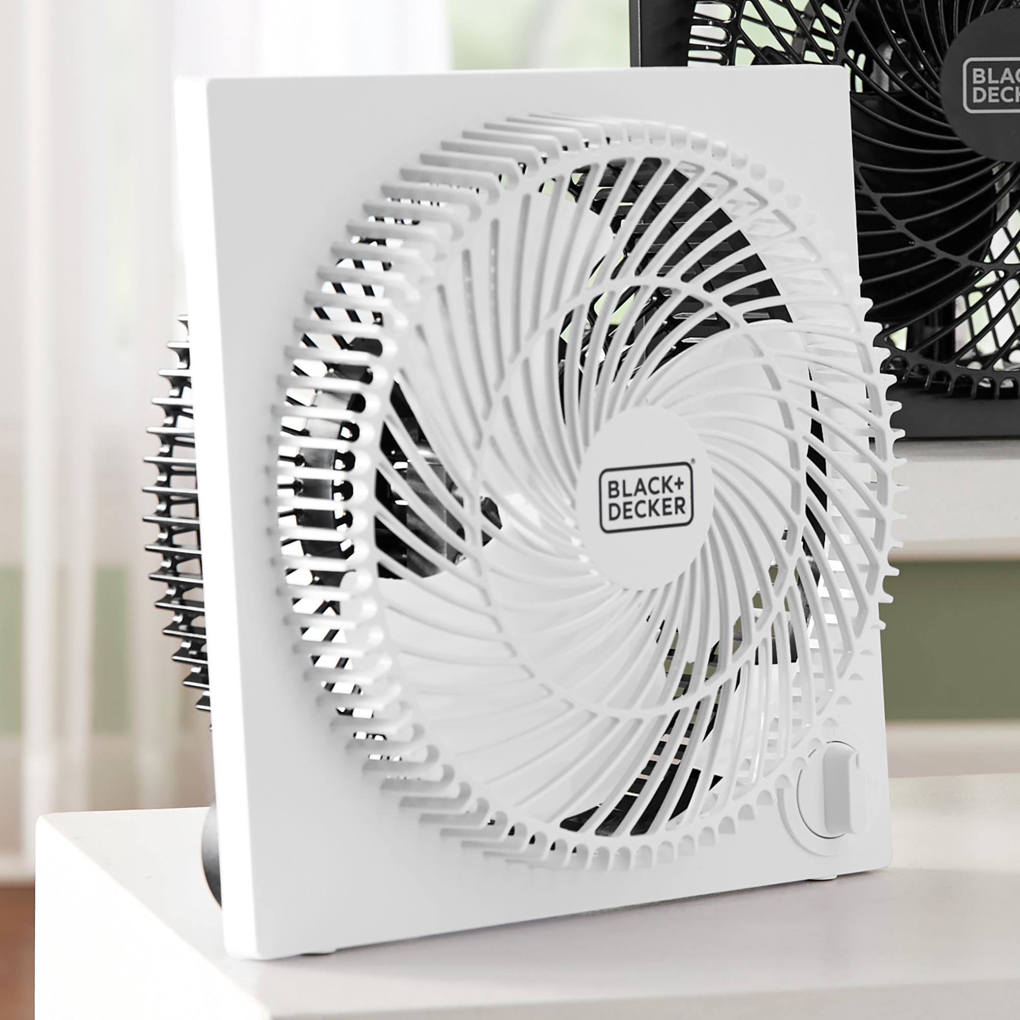 BLACK+DECKER 9" Frameless Box Fan