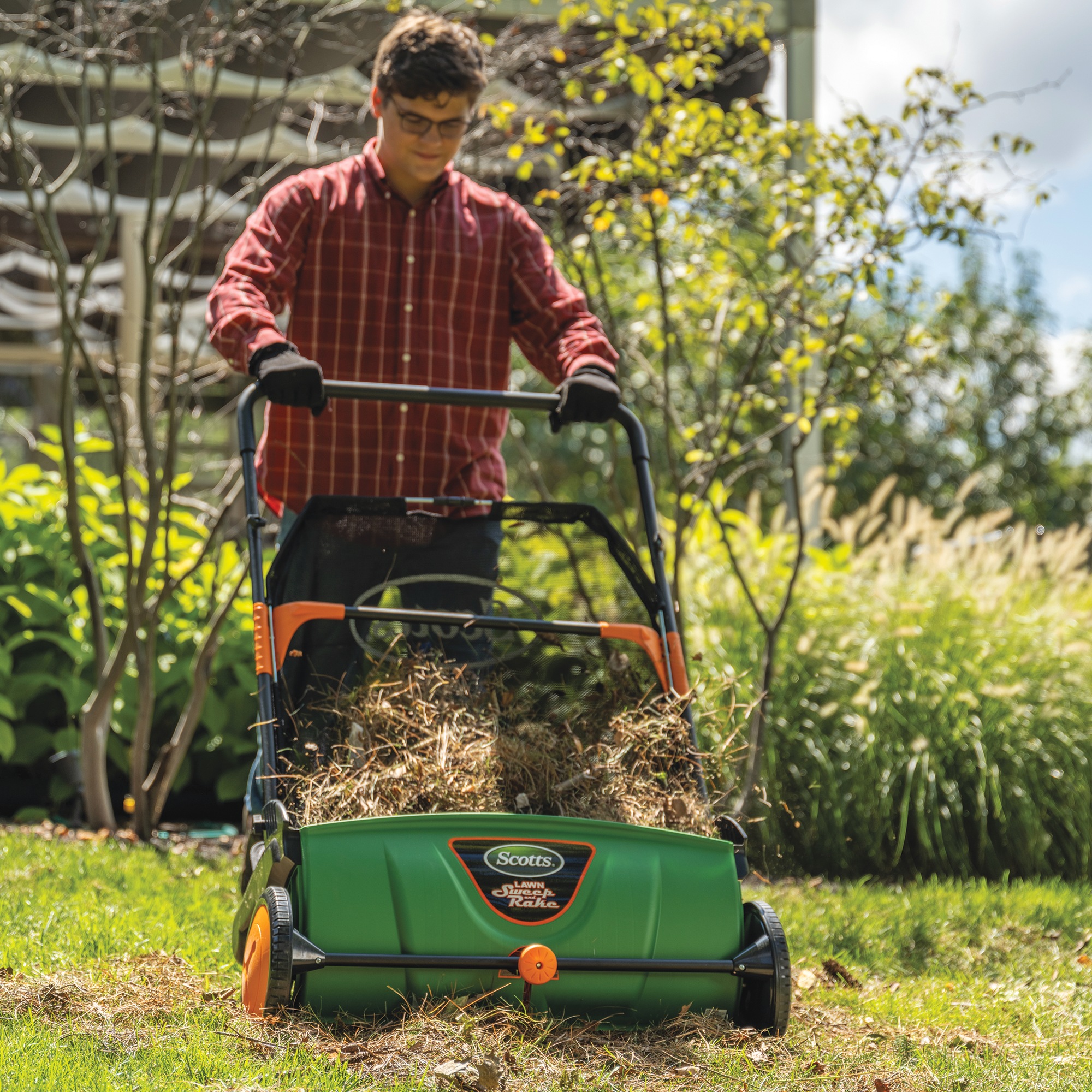 Scotts 26-Inch Push Lawn Sweeper