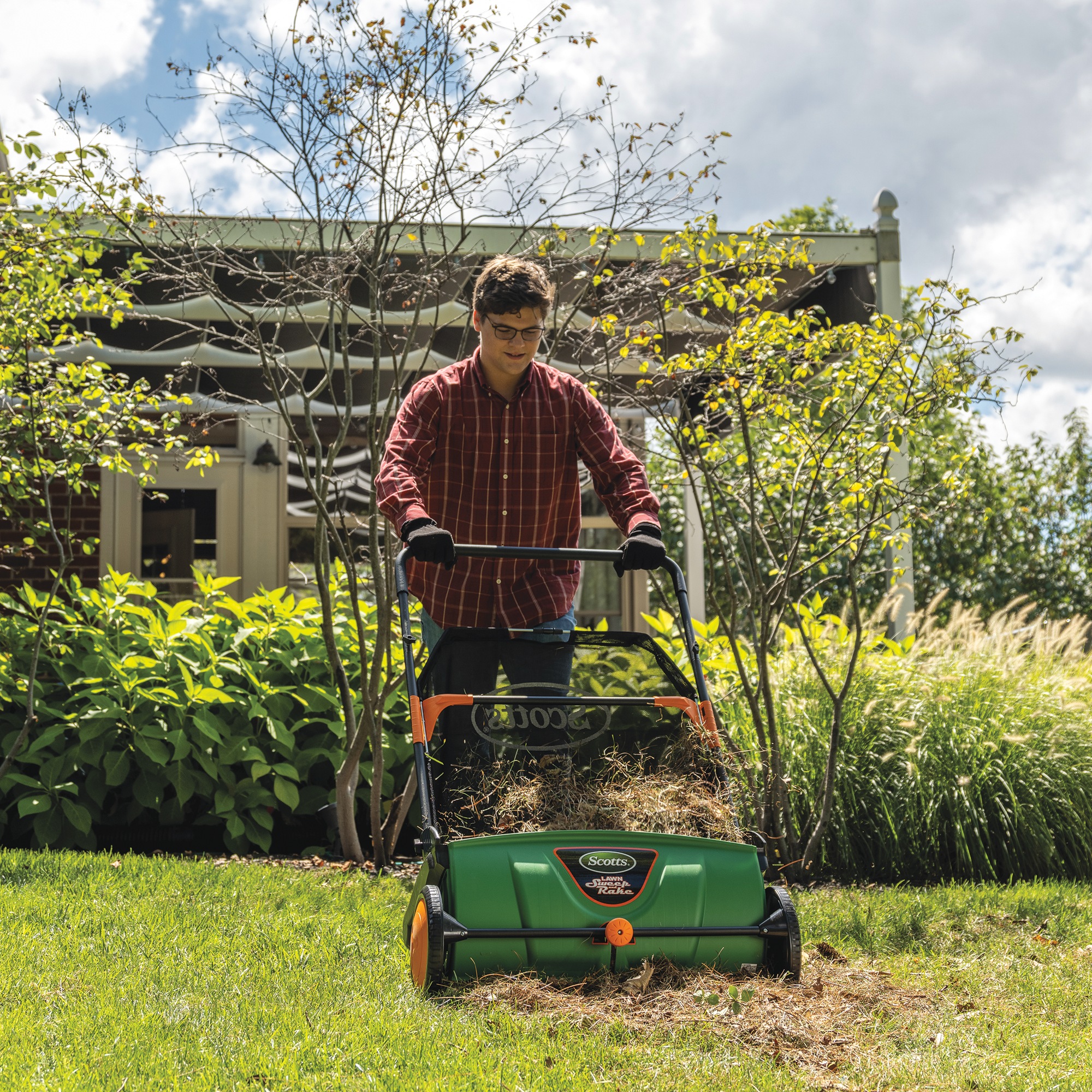 Scotts 26-Inch Push Lawn Sweeper