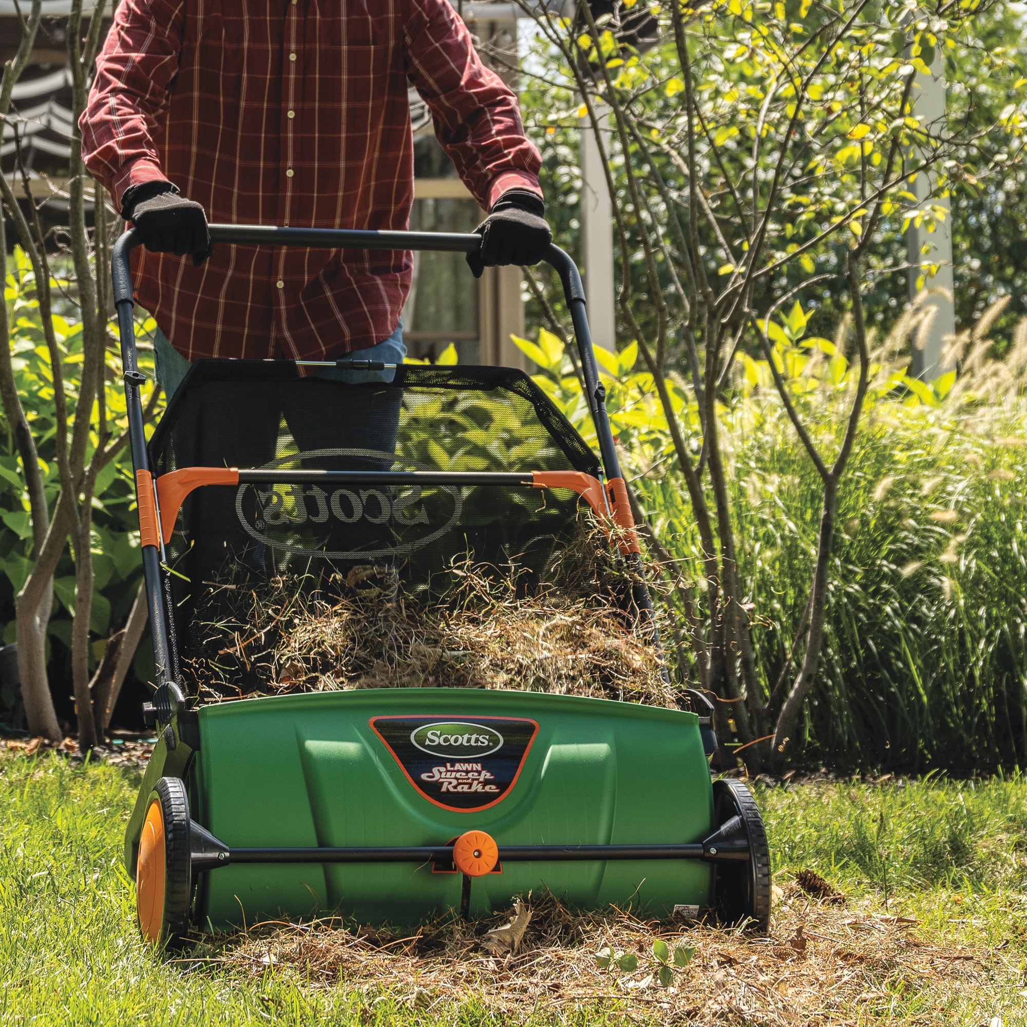 Scotts 26-Inch Push Lawn Sweeper