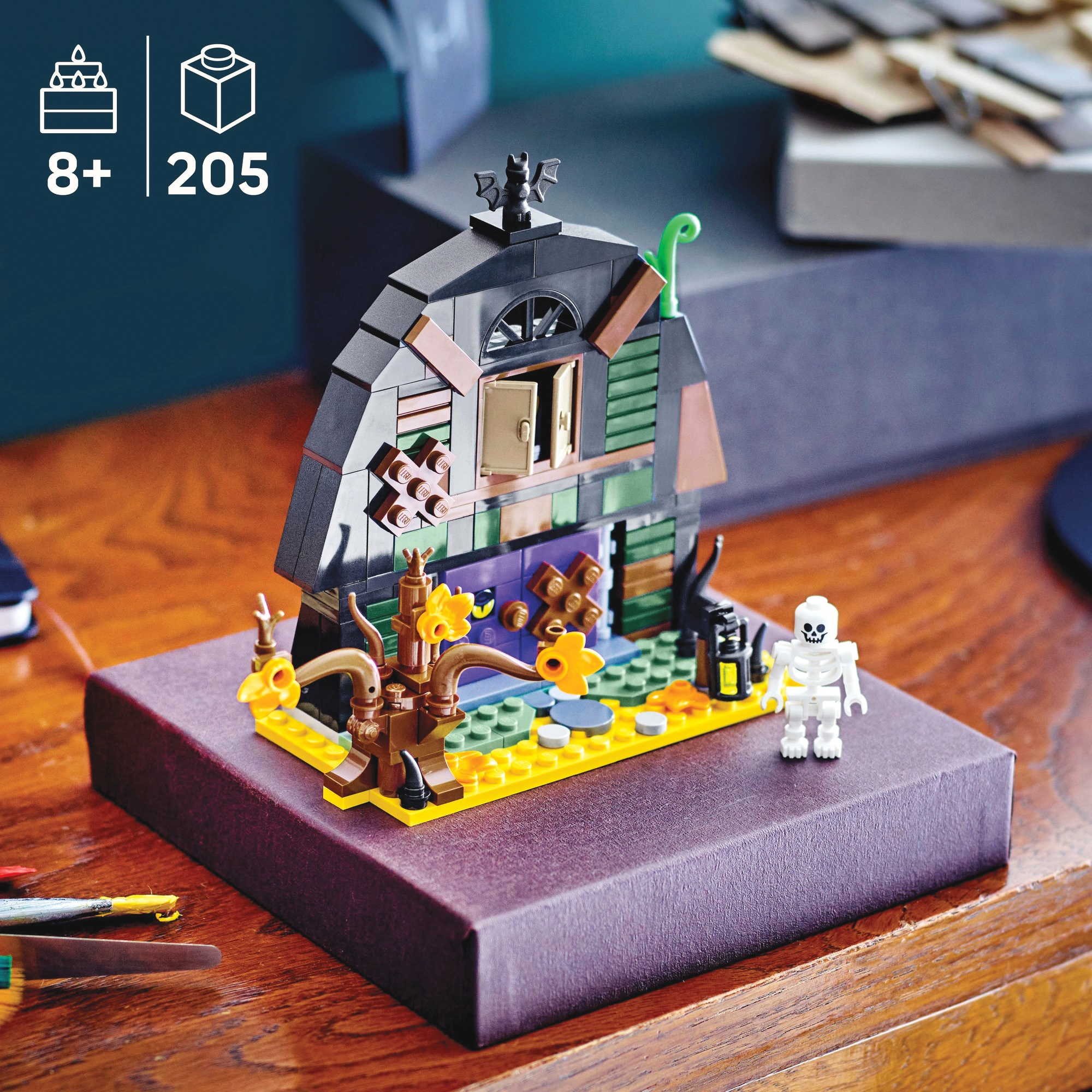 LEGO Halloween Barn 8 LEGO Halloween Barn